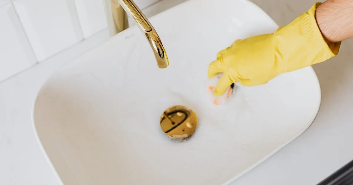 How to Remove Black Hair Dye Stained Entire from Your Bathroom