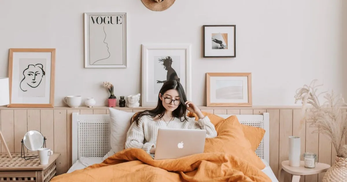 Create the Your Internet Bedroom: WiFi Tips & Music Vibes